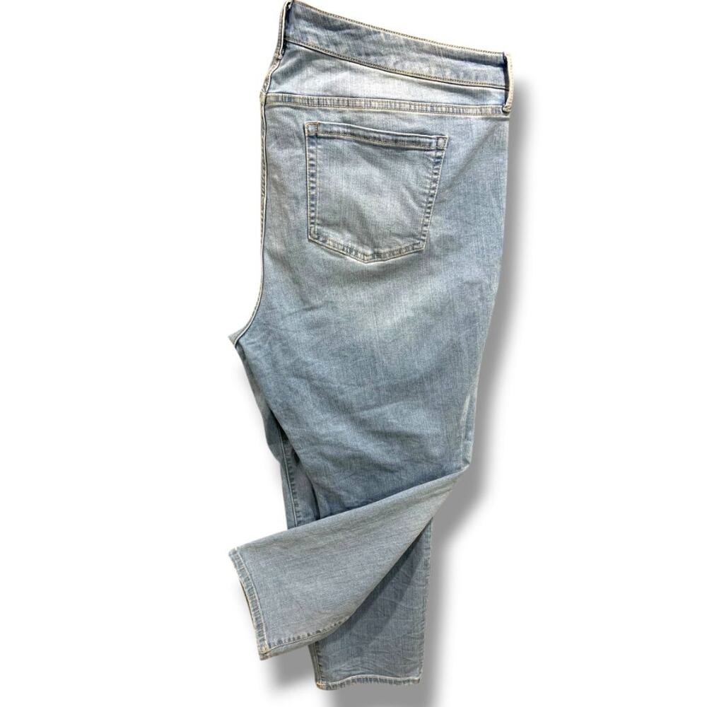 22R Torrid Womens Plus Size Light Wash Denim Jeans 27" Inseam